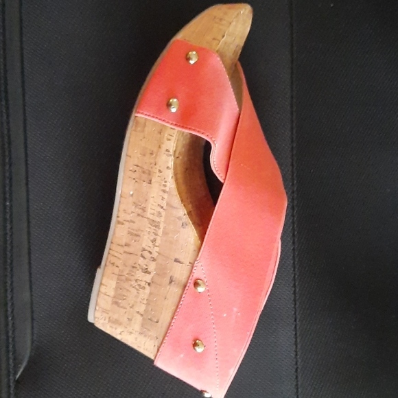 Wedge with elastic straps - Picture 2 of 3